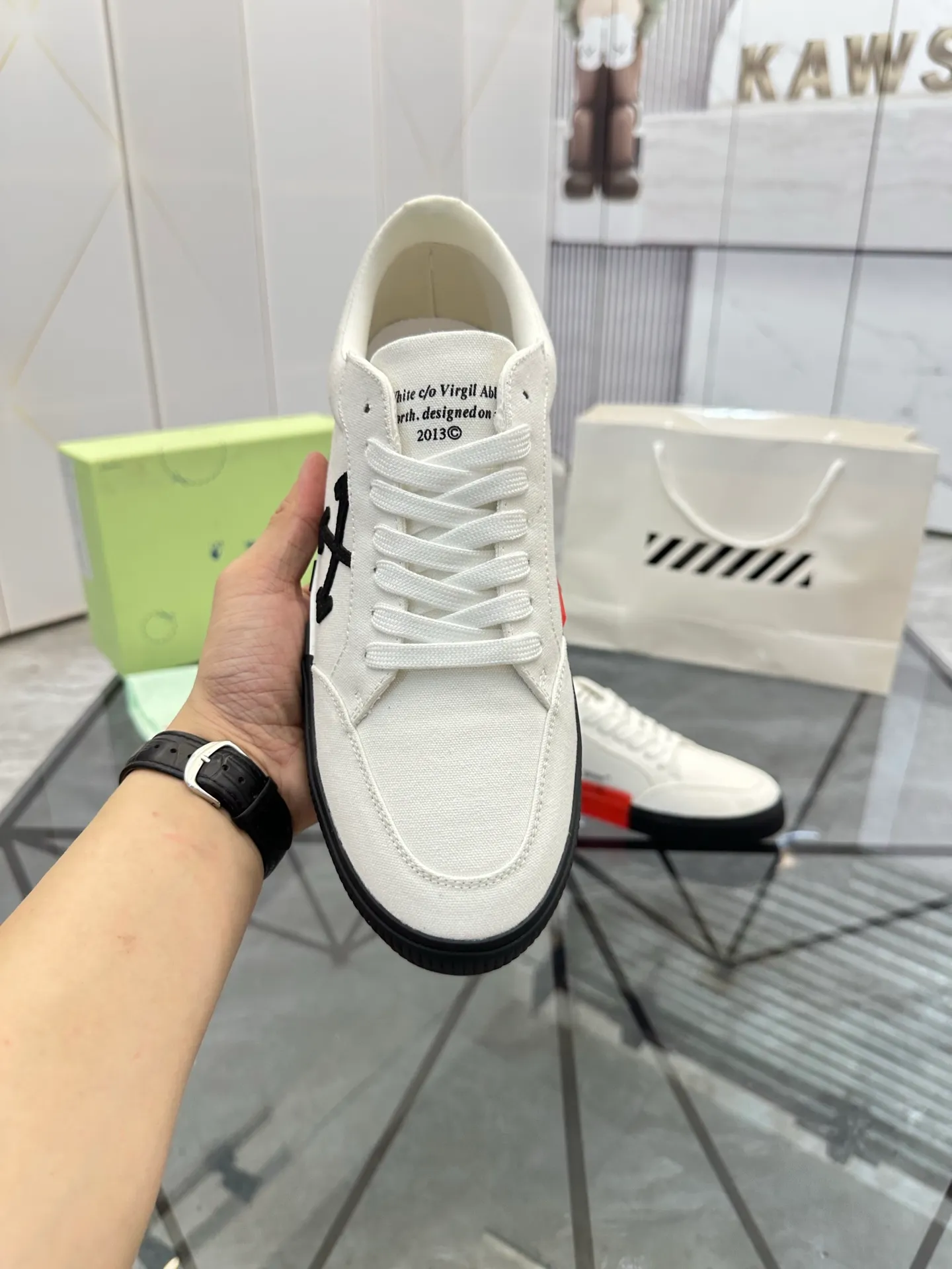 Selling men's shoes 💰: 💰P440¥ Product trademark: OFF WHITE *"OFF WHITE*" low-top casual shoes Regular size: 35-45 (can be customized to 46) Couple style Product materials: Original fabric from the upper counter, breathable lining, original outsole. No.: H203